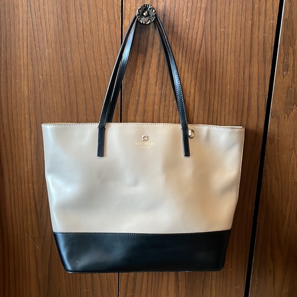 ⭐️Sale ⭐️ 👜 Kate ♠️ Spade Tote with Zipper - Picture 3 of 9